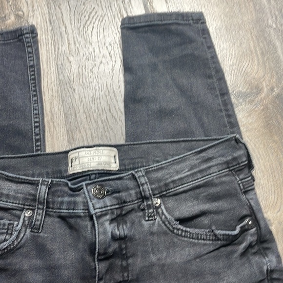 Free People Distressed Black High Rise Skinny Ankle Jean, size 27 - Picture 4 of 11